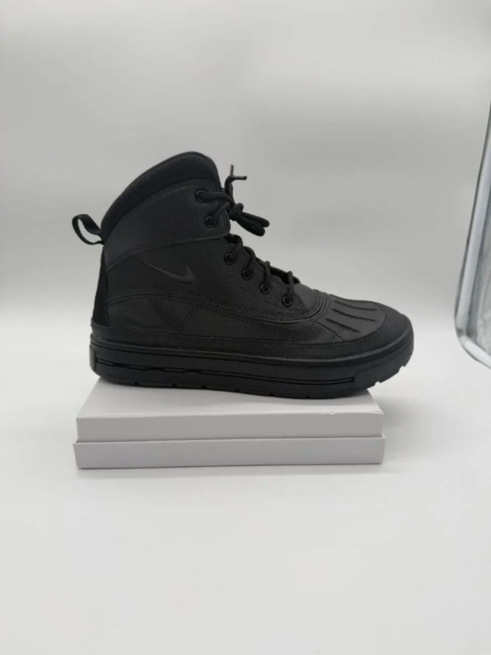 NIKE ACG Woodside 2 High GS Triple Black Boot Youth's Size 7Y Black